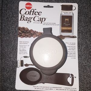 Coffee bag cap with scoop